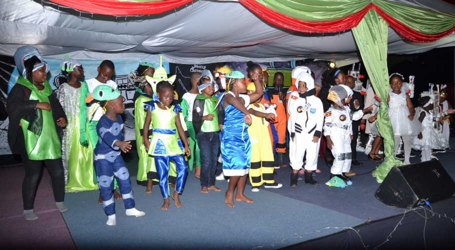 Entebbe Junior -  An Out of This World Christmas Production039