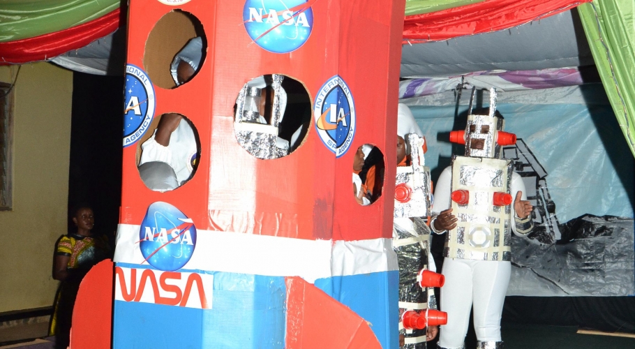 Entebbe Junior -  An Out of This World Christmas Production031