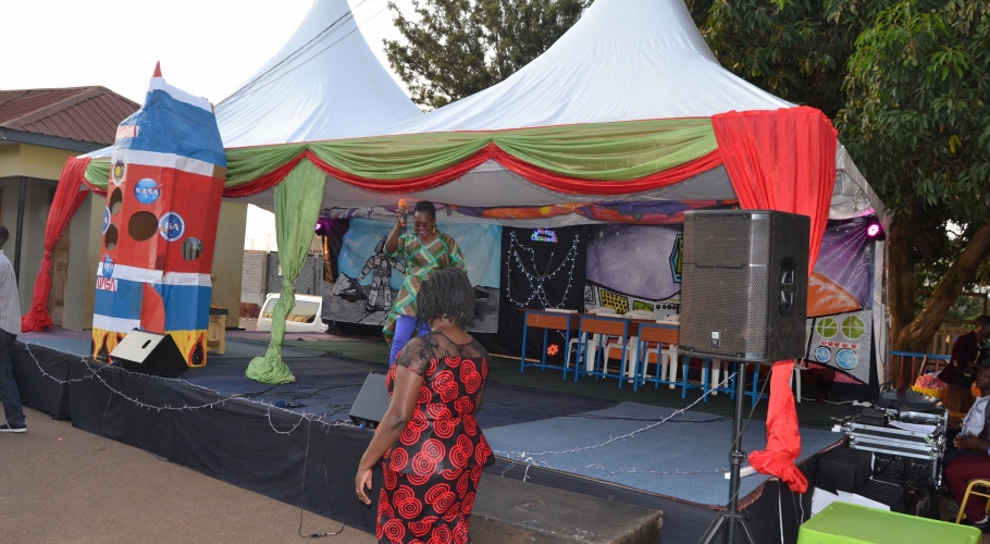 Entebbe Junior -  An Out of This World Christmas Production050