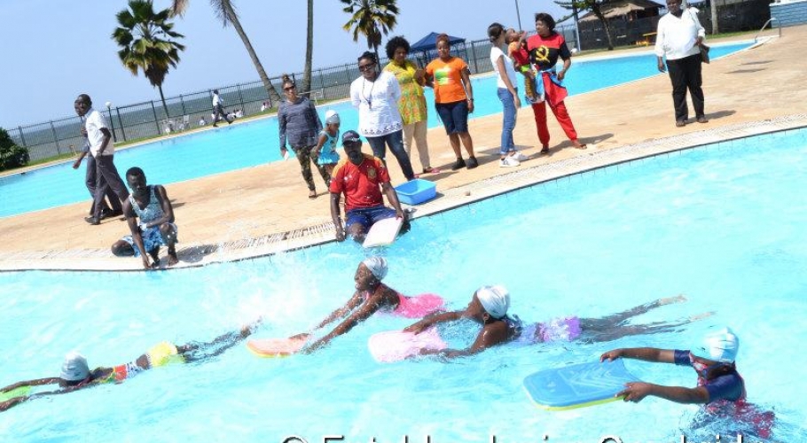 Entebbe Junior Cambridge Swimming Fete012