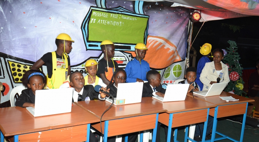Entebbe Junior -  An Out of This World Christmas Production049