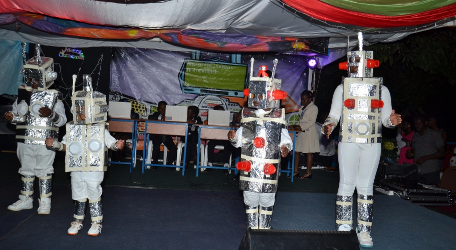 Entebbe Junior -  An Out of This World Christmas Production024