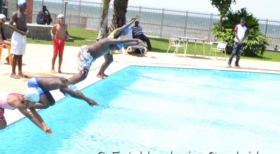 Entebbe Junior Cambridge Swimming Fete024