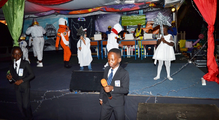 Entebbe Junior -  An Out of This World Christmas Production041