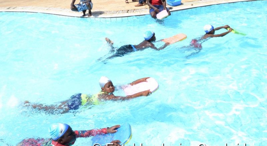 Entebbe Junior Cambridge Swimming Fete027