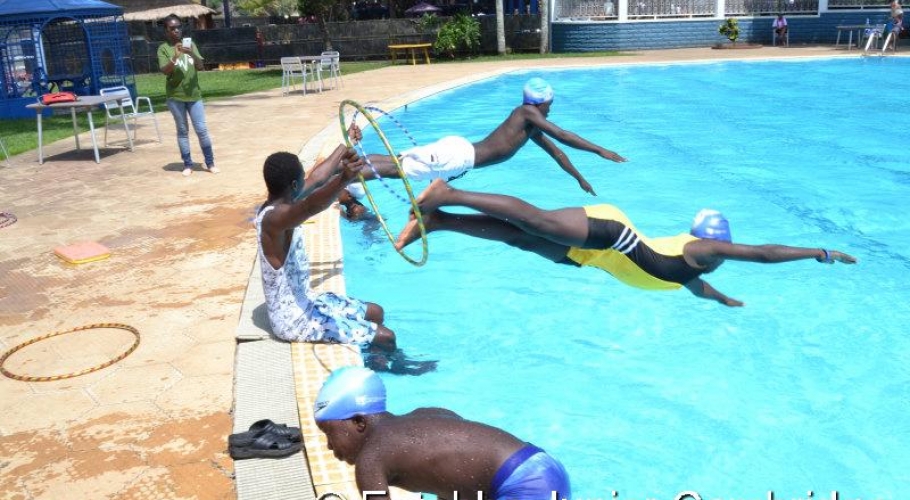 Entebbe Junior Cambridge Swimming Fete013