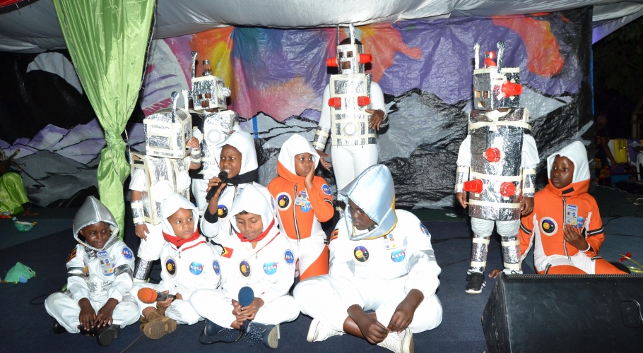 Entebbe Junior -  An Out of This World Christmas Production040